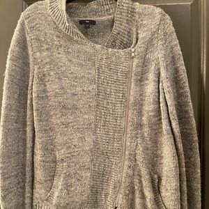 Knit sweater with zipper